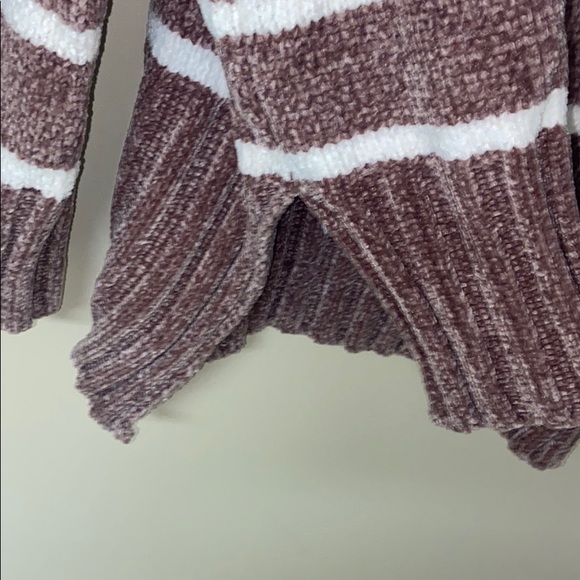 Stripped high- low Turtleneck Sweater - Picture 4 of 10